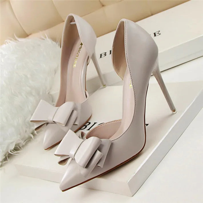 Bow Side-Cutout Stiletto Pumps